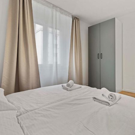 2 Bedroom Apt Steps To Nivy Station Bratislava Ngoại thất bức ảnh