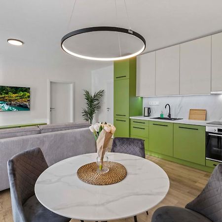 2 Bedroom Apt Steps To Nivy Station Bratislava Ngoại thất bức ảnh