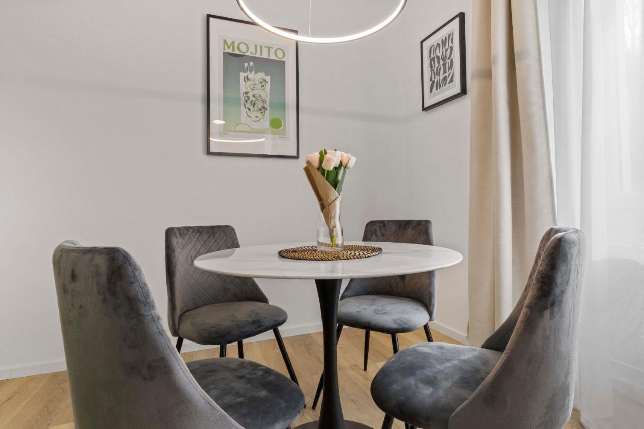 2 Bedroom Apt Steps To Nivy Station Bratislava Ngoại thất bức ảnh