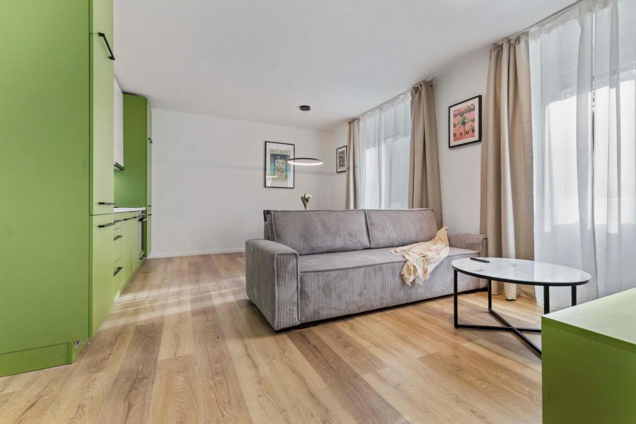 2 Bedroom Apt Steps To Nivy Station Bratislava Ngoại thất bức ảnh