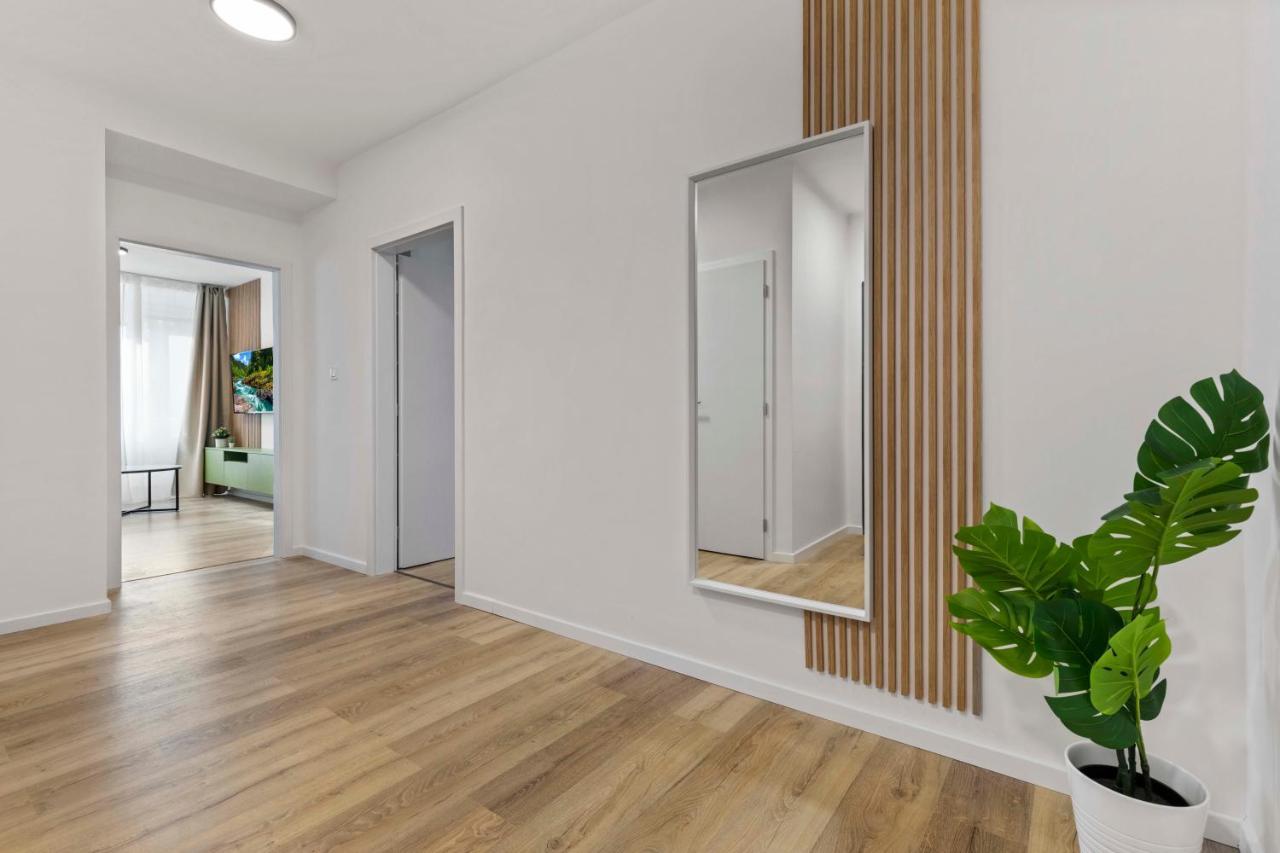 2 Bedroom Apt Steps To Nivy Station Bratislava Ngoại thất bức ảnh
