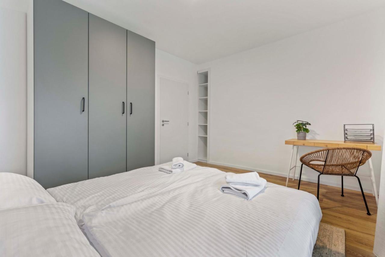 2 Bedroom Apt Steps To Nivy Station Bratislava Ngoại thất bức ảnh